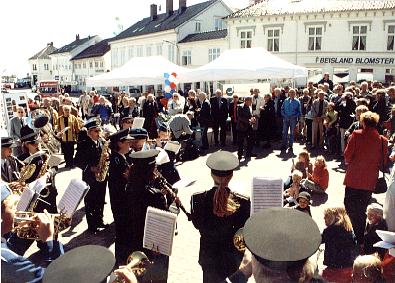 Folkemassen i Ris&oslash;r