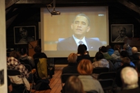 Obama p&aring; TV p&aring; fredhuset