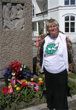 Helga Arntyen ved minnestltten i Ris&oslash;r