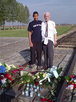 Ekte glede og respekt bygger broer mellom generasjoner, uansett alder eller hudfarge Ekte glede og respekt bygger broer mellom generasjoner, uansett alder eller hudfarge.